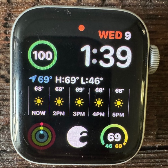 Apple Watch SE 40mm Aluminum/Ceramic case - Picture 2 of 5